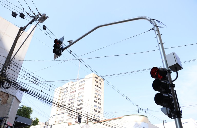 sergipe rua inteligente semaforo e luminaria VH 2 1